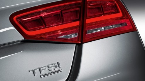 Het vlaggenschip van Audi krijgt een nieuwe achtcilinder, en niet zomaar eentje. De vertrouwde 4.2 FSI wordt opgevolgd door de 4.0 TFSI quattro met meer vermogen en een lager verbruik.