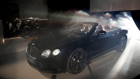 Met de opening van Bentley Leusden is natuurlijk de hoofdrol weggelegd voor de nieuwe Continental V8-modellen. Daardoor weten we nu ook wat de 507 pk sterke motorvariant waard is: minimaal 201.614 eur