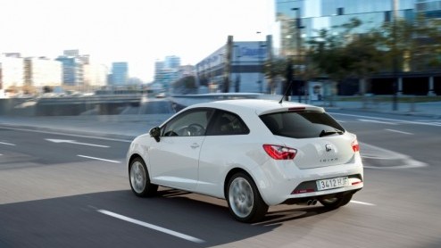 Seat introduceert een nieuw actiemodel van de Ibiza: de Ibiza Chill Out. Deze uitvoering is voorzien van een uitgebreid pakket extras en heeft een nieuwe, 85 pk sterke 1.2 TSI onder de kap. Het prijs