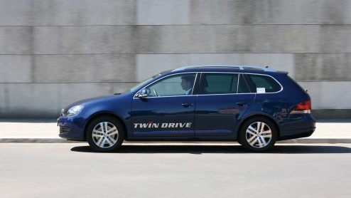 Volkswagen is er nog niet op uitgestudeerd, maar laat al wel zien waartoe het in staat is; TwinDrive. Op basis van een Golf TwinDrive met 1.4 TSI motor hebben de Duitsers verbruikstesten gedaan, met 1