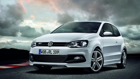 Volkswagen vernieuwt het motorpalet van de Polo met de introductie van de 1.2 TSI 90 pk. Daarnaast voegt het merk daad bij het woord door het sportieve R-Line pakket in de prijslijst te zetten.
