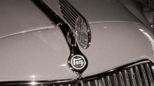 Feest bij Toyota op komst. Morgen bestaat het merk precies 75 jaar. Kiichiro Toyoda liet op 3 november 1937 Toyota Motor Company registreren. Zijn eerste product was de Toyota AA. In de jaren vijfti