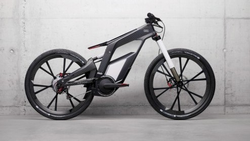 Het Duitse merk met de vier ringen gooit het even over een hele andere boeg: vier wielen en een motorblok worden ingewisseld voor twee wielen en trappers. Oke, en een elektromotor. De E-Bike is gebore