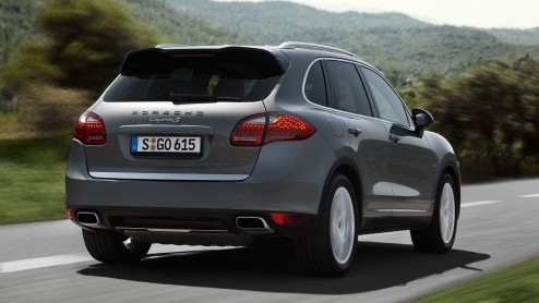 We hebben er even op moeten wachten, maar binnenkort is de Porsche Cayenne ook leverbaar met een hele flinke diesel. De Cayenne S Diesel krijgt de beschikking over een 4.2 TDI V8 met 382 pk en 850 Nm.