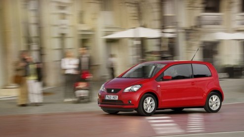 Nu de vanafprijs van 7.695 euro voor de SEAT Mii bekend is worden de laatste aanvullende details bekend gemaakt. Vanaf mei staat de Spaanse equivalent van de Up! en de Citigo bij de dealer. Er is keuz