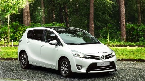Stapsgewijs geeft Toyota nieuwe informatie over haar modellen vrij. Vandaag komen we meer te weten over de in Parijs gereedstaande Verso facelift, die begin 2013 bij de dealers staat.