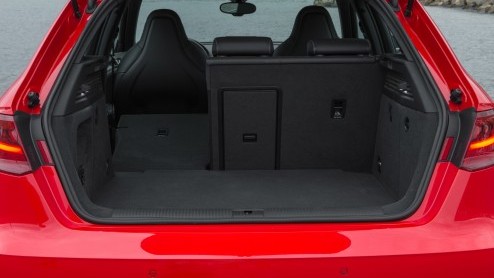 Toen Audi in april de nieuwe A3 introduceerde, was meteen duidelijk dat de vijfdeursversie al ver in de pijplijn zat. Hij heet weer Sportback en al moet de klant er nog minimaal tot februari 2013 op w