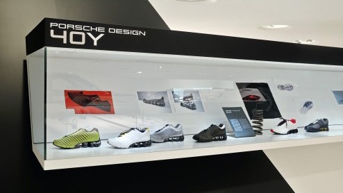 Het Porsche Museum in Stuttgart-Zuffenhausen opende onlangs zijn nieuwste tentoonstelling: 40 jaar Porsche Design. In deze speciale tentoonstelling zet Porsche het eigen designlabel centraal waaruit