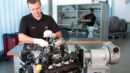 Sinds kort is E10-benzine op zeer grote schaal verkrijgbaar in onder meer Frankrijk en Duitsland. Voor Audi het moment om naar Euro95-zoekende Audi-rijders gerust te stellen; alle actuele modellen zij