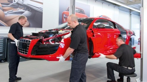 Dat Audi de R8 e-tron medio 2012 in beperkte serieproductie zou nemen was al bekend. De Duitsers laten vandaag weten de volledig elektrische sportwagen in de fabriek te Neckarsulm te gaan bouwen.
