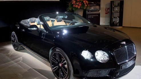 Met de opening van Bentley Leusden is natuurlijk de hoofdrol weggelegd voor de nieuwe Continental V8-modellen. Daardoor weten we nu ook wat de 507 pk sterke motorvariant waard is: minimaal 201.614 eur