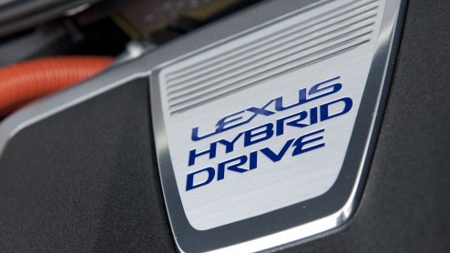 De hybrideteller van Toyota en Lexus likt lekker door. Daarom komen beide merken vandaag met twee berichten. Lexus heeft inmiddels sinds 2005 precies 500.000 hybridemodellen wereldwijd kunnen aflevere