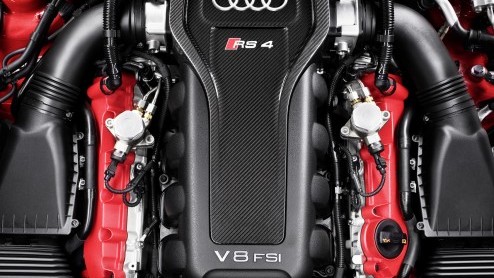 Wat al was uitgelekt is vandaag een feit; op de autotentoonstelling van Genve presenteert Audi de RS4 Avant. Met een 450 pk sterke V8 en S tronic. De krachtpatser bereikt na de zomer ons land.