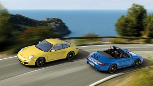 Porsche breidt de top van het modellengamma uit met twee vierwielaangedreven versies van de 911. De Coup en de Cabriolet van de 911 Carrera 4 GTS staan vanaf augustus bij de dealers.