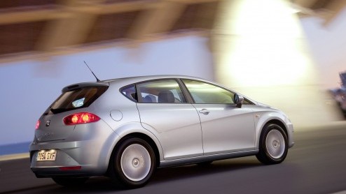 Seat maakt de Leon Copa Business uitvoering nog completer. Voortaan is ook bi-xenonverlichting, adaptieve verlichting en LED-verlichting achter aan de standaarduitrusting toegevoegd. Zonder meerprijs,
