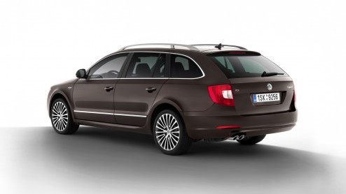 De Skoda Superb Elegance wordt nog luxer, mooier en exclusiever met het nieuwe design pakket Laurin & Klement. Dit design pakket is er voor de Hatchback en Combi kent een meerprijs van krap 8000 euro.
