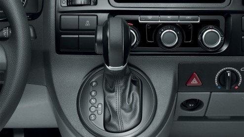 Volkswagen prijst de DSG-transmissie tijdelijk af voor Volkswagen Bedrijfswagens. Tijdelijk kost de snel schakelende automaat op zowel de Transporter als de Caddy slechts 995 euro extra. En er is nog 