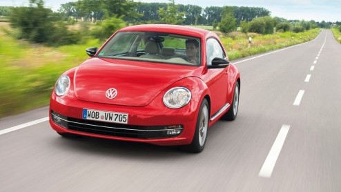 De nieuwe Volkswagen Beetle komt er aan! De productie in Mexico is inmiddels gestart en nog dit najaar bereiken de eerste exemplaren de showrooms. Met een vanafprijs van 19.990 euro is de nieuwe Kever
