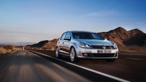 Wij Nederlanders zijn natuurlijk wel in voor een voordeeltje. Daarom komt Volkswagen met een aantal acties voor bijvoorbeeld de Golf. De GTI en GTD zijn voortaan goedkoper en daarnaast doet de Trend E