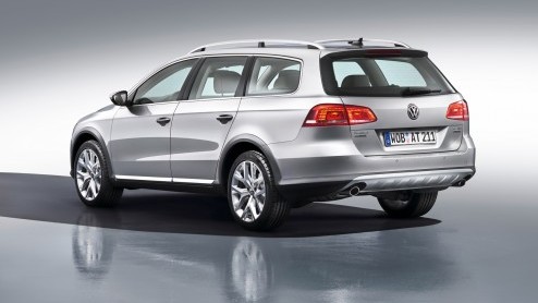 Stoer doen in een Passat? Dat kan, want vanaf nu is de Passat Alltrack te bestellen. Met keuze uit twee TSI- en twee TDI-motoren begint de prijslijst bij 39.890 euro. Vierwielaandrijving is op bijna a