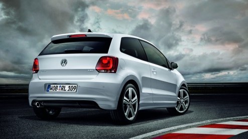 Volkswagen vernieuwt het motorpalet van de Polo met de introductie van de 1.2 TSI 90 pk. Daarnaast voegt het merk daad bij het woord door het sportieve R-Line pakket in de prijslijst te zetten.