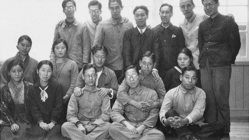 Feest bij Toyota op komst. Morgen bestaat het merk precies 75 jaar. Kiichiro Toyoda liet op 3 november 1937 Toyota Motor Company registreren. Zijn eerste product was de Toyota AA. In de jaren vijfti