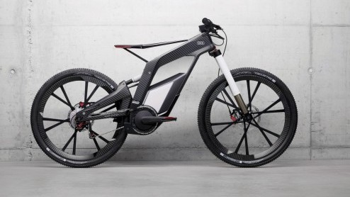 Het Duitse merk met de vier ringen gooit het even over een hele andere boeg: vier wielen en een motorblok worden ingewisseld voor twee wielen en trappers. Oke, en een elektromotor. De E-Bike is gebore