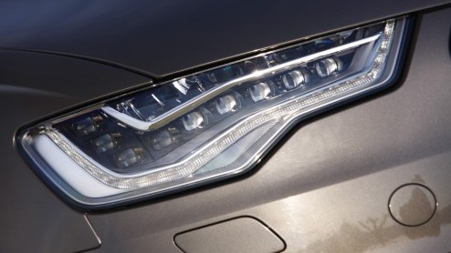 Wifi in de auto, volledige led-verlichting rondom, navigeren met Google Earth, night vision, de mogelijkheden zijn eindeloos in Audis nieuwe A6. Een regelrechte topklasse limousine die ook nog eens u