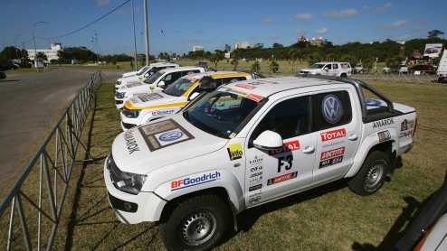 De Dakar Rally staat bekend als een van de zwaarste auto- en motorsportevenementen ter wereld. Volkswagen Bedrijfswagens stelt voor de derde keer een vloot voertuigen ter beschikking voor de ondersteu