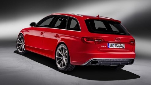 Wat al was uitgelekt is vandaag een feit; op de autotentoonstelling van Genve presenteert Audi de RS4 Avant. Met een 450 pk sterke V8 en S tronic. De krachtpatser bereikt na de zomer ons land.