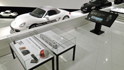 Het Porsche Museum in Stuttgart-Zuffenhausen opende onlangs zijn nieuwste tentoonstelling: 40 jaar Porsche Design. In deze speciale tentoonstelling zet Porsche het eigen designlabel centraal waaruit