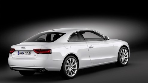 De 1.8 TFSI die in de vernieuwde A5 debuteert is nieuwe dan je denkt. Audi heeft de krachbtron zodanig aangepast dat deze niet alleen heel zuinig, maar ook opmerkelijk schoon is. De turbomotor voldoet