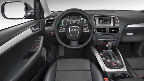 Audi heeft de prijslijst van de Q5 Hybrid gedrukt. De hybride SUV is te bestellen voor prijzen vanaf 65.500 euro. De orderboeken zijn inmiddels geopend en de eerste exemplaren zullen in het vierde kwa