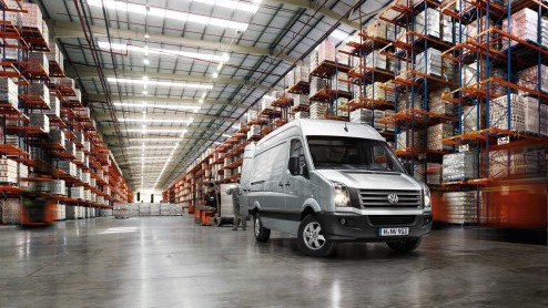 Volkswagen Bedrijfswagens start met de levering van de BlueMotion-uitvoeringen van de Transporter, de Multivan en de Crafter. Met start/stop-techniek, recuperatie, een aangepast onderstel en meer blee