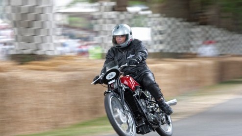 Op de grootste oldtimerbeurs Techo Classica mag Audi evenmin ontbreken. De historische afdeling van Audi toont vijf voertuigen uit de auto- en motorsport, en de bijpassende straatversies. Bijzondere a