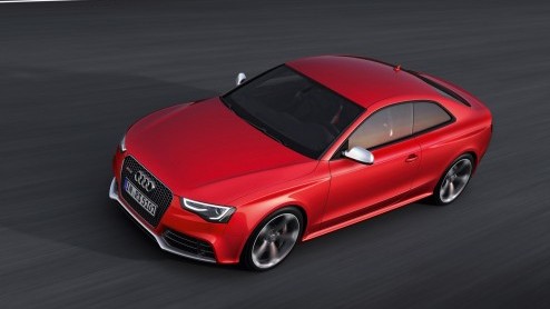 Met het faceliften van de Audi A5 is ook de RS5 meteen aan de beurt. Audis sportieve telg staat in vernieuwde outfit op de IAA met weer een 4.2 liter V8 die 450 pk buldert. Genieten!