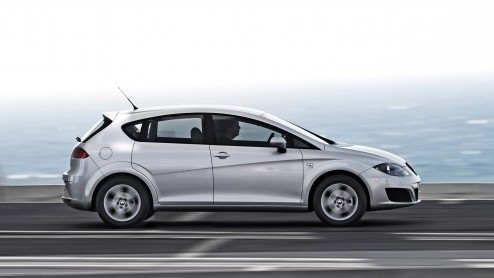 Seat maakt de Leon Copa Business uitvoering nog completer. Voortaan is ook bi-xenonverlichting, adaptieve verlichting en LED-verlichting achter aan de standaarduitrusting toegevoegd. Zonder meerprijs,