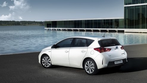 Toyota neemt de nodige wereldprimeurs mee naar de autosalon van Parijs. Niet alleen zijn de schijnwerpers gericht op de nieuwe Auris, er is ook ruimte voor de Auring Touring Sports en de Yaris Trend.