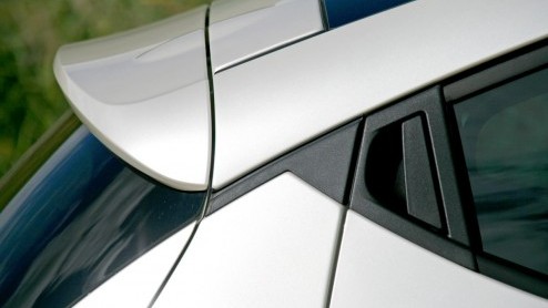 De nieuwe Ypsilon is Lancias nieuwste luxepaardje in de familie. Als vierde generatie heeft de compacte Italiaan een naam hoog te houden als het gaat om luxe en stijl. Hoe beleven we dat in de in de