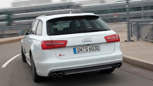 Audi heeft vanaf vandaag de definitieve prijzen van de S6, S7 en S8 rond. Het snelle trio is er vanaf respectievelijk 100.520 euro, 109.990 en 150.100 euro. In juli worden de eerste exemplaren uitgele