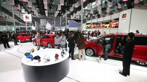 Seat gaat naar China! Tijdens de Guangzhou Auto Show heeft het merk plannen toegelicht om een netwerk van 15 dealerbedrijven op te gaan zetten in China. De Spanjaarden geven de aftrap met de Leon en I