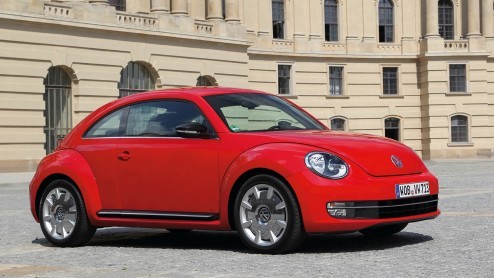 De nieuwe Volkswagen Beetle komt er aan! De productie in Mexico is inmiddels gestart en nog dit najaar bereiken de eerste exemplaren de showrooms. Met een vanafprijs van 19.990 euro is de nieuwe Kever
