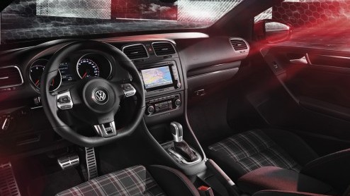 Volkswagen neemt het nodige nieuws mee naar Genve. De Golf GTI Cabriolet mag nu al niet onvermeld blijven. Lekker luchtig, als vanouds sportief en vanaf juli bij de dealer.
