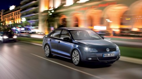 Tijdelijk levert Volkswagen de Passat, Golf Variant en Jetta ook als Executive Line. Dit zijn uitvoeringen met extra luxe (waaronder navigatie en parkeersensoren) waarvoor je slechts een fractie van d