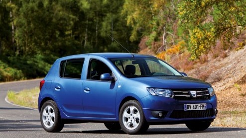 Een nieuwe auto op de markt brengen in het compacte segment is niet eenvoudig: de concurrentie is groot en daarbij is de lat al aardig hoog gelegd. Dacia probeert met de nieuwe Sandero als vanouds het