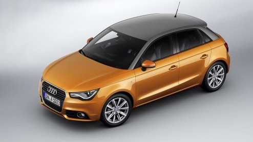 Hij is nu helemaal officieel: de Audi A1 Sportback. Deze nieuwe vijfdeursvariant wordt geleverd met twee zitplaatsen achterin en mag als eerste rekenen op een 1.4 TFSI met cilinderuitschakeling.