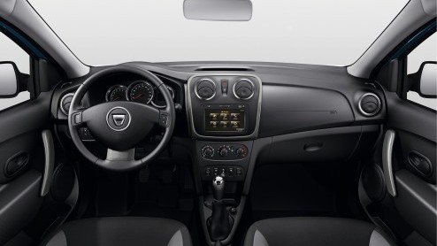 Eind deze maand gaan we kennismaken met de nieuwe Dacia Logan en Sandero. Van die laatste zijn zojuist de prijzen vrijgegeven; de nieuwe Sandero staat in december bij de dealer vanaf 10.990 euro en ko