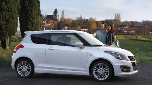 De nieuwe Suzuki Swift Sport is vandaag vanuit alle hoeken te bekijken. Het sportieve model met hoogtoerige 1.6 motor wordt begin 2012 leverbaar en heeft dan pas ook een prijskaartje.