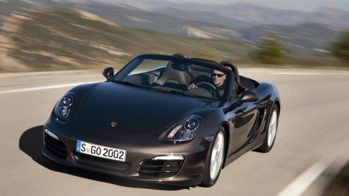 De nieuwe Porsche Boxster is geen geheim meer. Porsche doet vandaag alle details uit de doeken en dan blijkt dat werkelijk elk onderdeel nieuw is. De derde generatie van de sportauto staat begin april