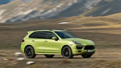 Porsche introduceert op de internationale autoshow van Peking de tweede generatie van de Cayenne GTS. Het sportieve alternatief tussen de Cayenne S en Turbo met een duidelijk eigen karakter.